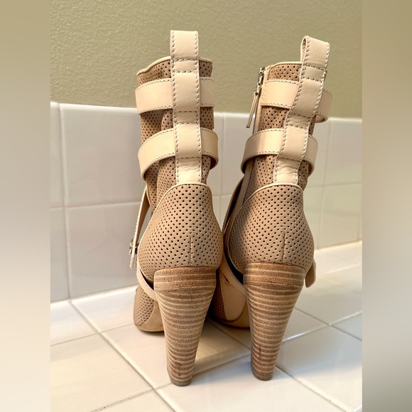 Fendi Nude Perforated Heeled Boots - Picture 6 of 13